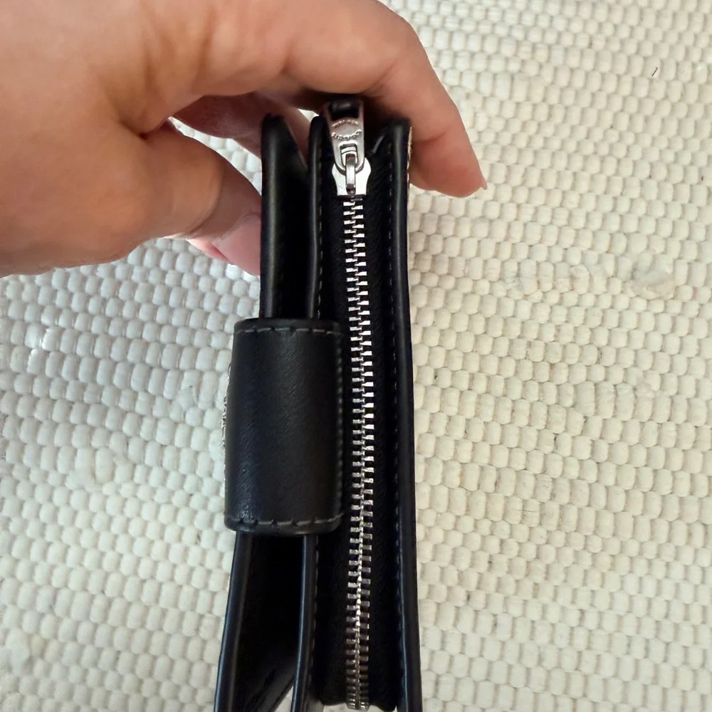 Coach White and Black Signature Wallet - Picture 7 of 9